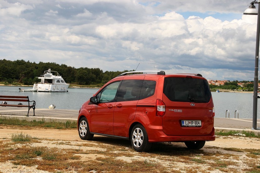Ford Tourneo Courier 1.0 EcoBoost TitaniumFord Tourneo Courier 1.0 EcoBoost Titanium, mediaspeed test