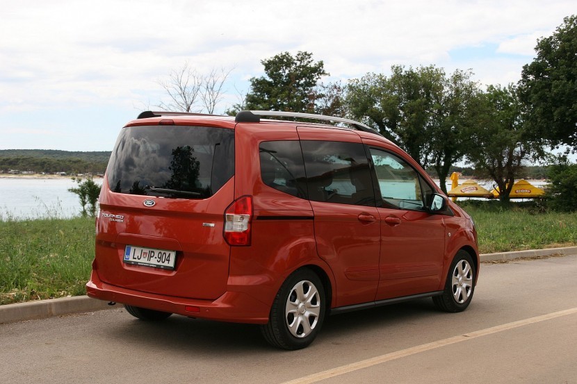 Ford Tourneo Courier 1.0 EcoBoost TitaniumFord Tourneo Courier 1.0 EcoBoost Titanium, mediaspeed test