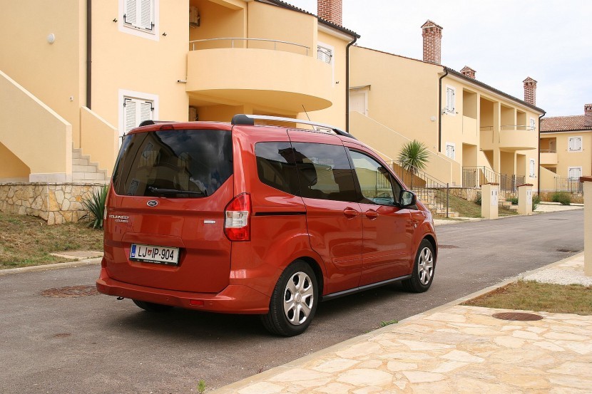 Ford Tourneo Courier 1.0 EcoBoost TitaniumFord Tourneo Courier 1.0 EcoBoost Titanium, mediaspeed test