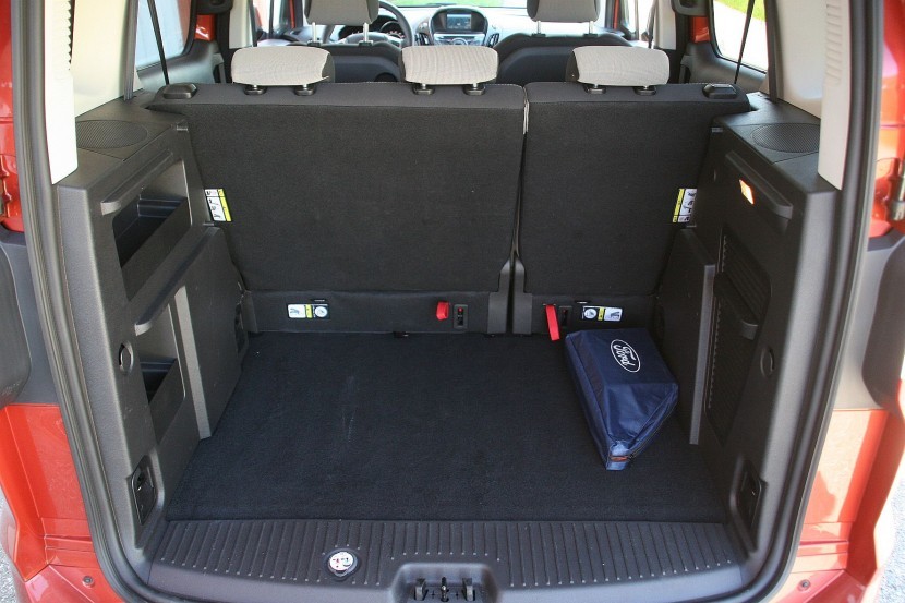 Ford Tourneo Courier 1.0 EcoBoost Titanium, prtljažnik je velik in uporabenFord Tourneo Courier 1.0 EcoBoost Titanium, mediaspeed test