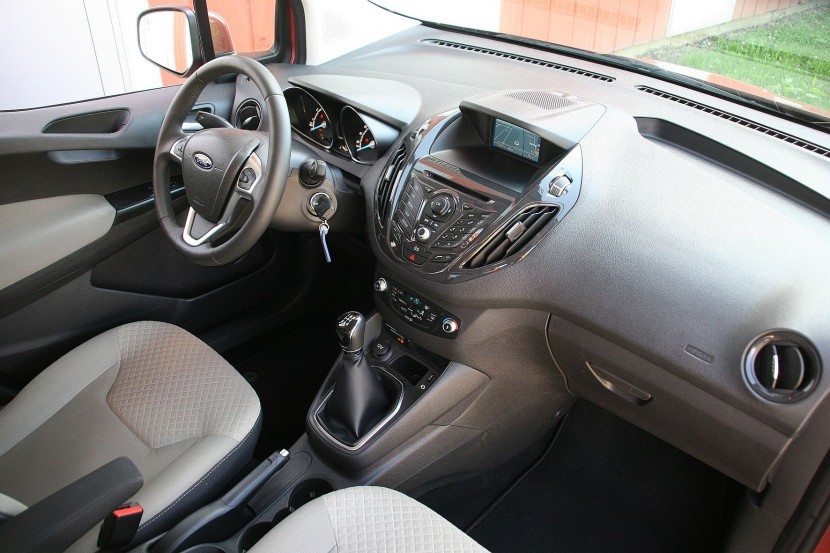 Ford Tourneo Courier 1.0 EcoBoost Titanium, notranjostFord Tourneo Courier 1.0 EcoBoost Titanium, mediaspeed test