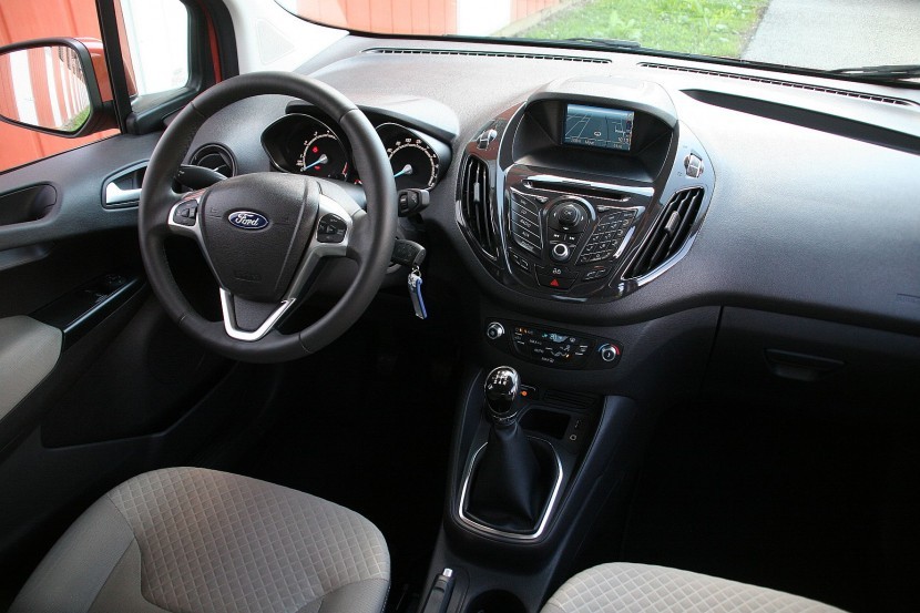 Ford Tourneo Courier 1.0 EcoBoost Titanium, notranjostFord Tourneo Courier 1.0 EcoBoost Titanium, mediaspeed test
