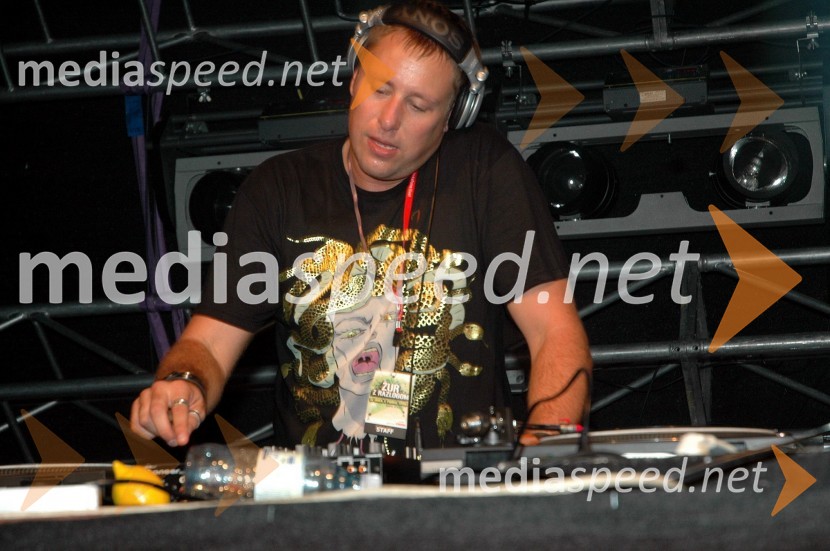 Uroš Umek - DJ UmekŽur z razlogom - DJ Umek v parku Tivoli