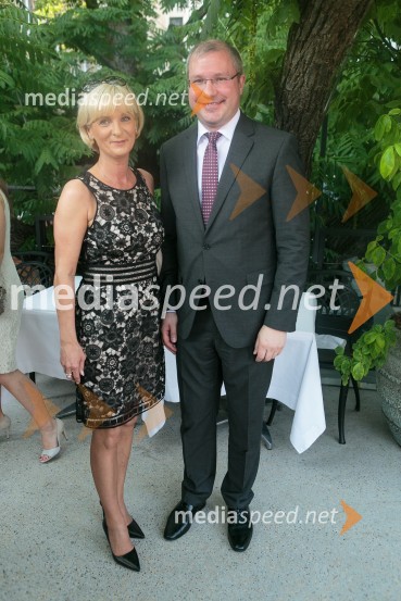  Sonja Poljanšek Škrabec, lastnica Welness centra Sunny;  Aliaksandr Khainouski, veleposlanik Belorusije v SlovenijiSprejem od Dnevu neodvisnosti Republike Belorusije