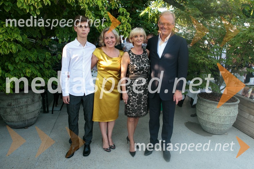  ... ;  ... ;  Sonja Poljanšek Škrabec, lastnica Welness centra Sunny;  Janez  Škrabec, direktor Riko d.o.o., predsednik Slovensko-ruskega poslovnega sveta, predsednik Lions kluba Ljubljana IliriaSprejem od Dnevu neodvisnosti Republike Belorusije