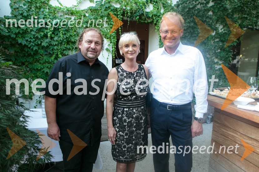  Darko  Brlek, direktor, Festival Ljubljana;  Sonja Poljanšek Škrabec, lastnica Welness centra Sunny;  Janez  Škrabec, direktor Riko d.o.o., predsednik Slovensko-ruskega poslovnega sveta, predsednik Lions kluba Ljubljana IliriaSprejem od Dnevu neodvisnosti Republike Belorusije