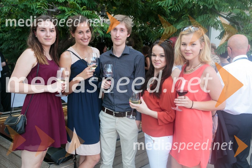  Maja Podojsteršek;  Maja Modic;  Jošt Pekolj;  Pia Peček;  Mila PopelSprejem od Dnevu neodvisnosti Republike Belorusije