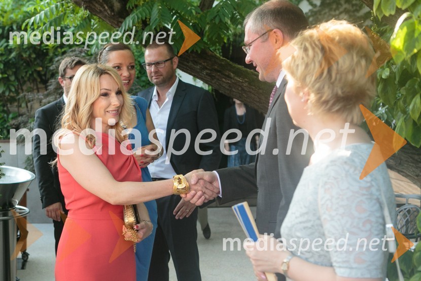  Dušica  Vehovar Zajc, predstavnica za odnose z javnostmi, Ekonomska fakulteta Univerze v Ljubljani;  Aliaksandr Khainouski, veleposlanik Belorusije v SlovenijiSprejem od Dnevu neodvisnosti Republike Belorusije