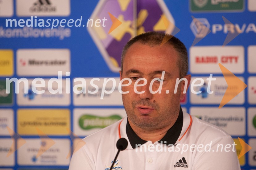  Stanimir Stoilov, trener, FC AstanaNK Maribor - FC Astana, novinarska konferenca pred tekmo