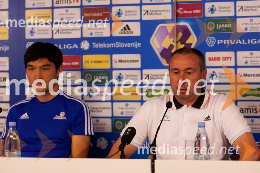  Yeldos Akhmetov, nogometaš, FC Astana;  Stanimir Stoilov, trener, FC AstanaNK Maribor - FC Astana, novinarska konferenca pred tekmo