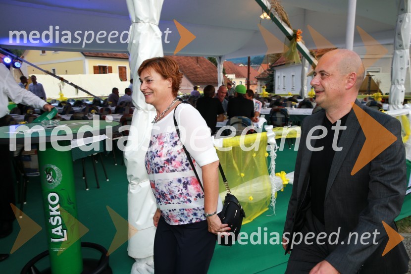  Marjeta Zevnik, članica uprave Pivovarne Laško in Pivovarne Union, predsednica nadzornega sveta Delo d.d.; dr.  Vladimir Malenkovič, predsednik nadzornega sveta Pivovarne UnionPivo in cvetje 2015, otvoritev, VIP dogajanje