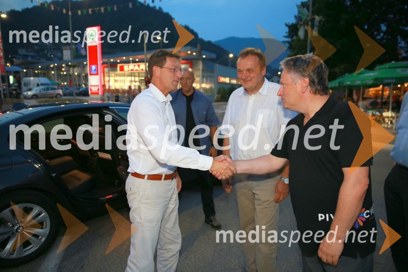 prof. dr. Miro Cerar, predsednik vlade Republike Slovenije;  Franc Zdolšek, župan, občina Laško; mag. Dušan Zorko, predsednik uprave družbe Pivovarna Laško in Pivovarna UnionPivo in cvetje 2015, otvoritev, VIP dogajanje