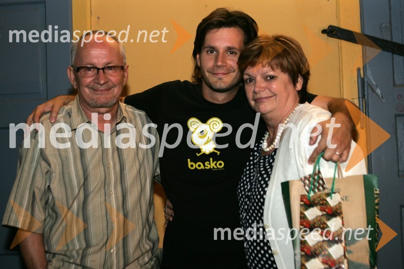 Aljoša Ternovšek, igralec z očetom Petrom Ternovškom, igralcem in mamoŠpasFest 2007