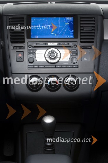 Nissan TiidaNissan Tiida