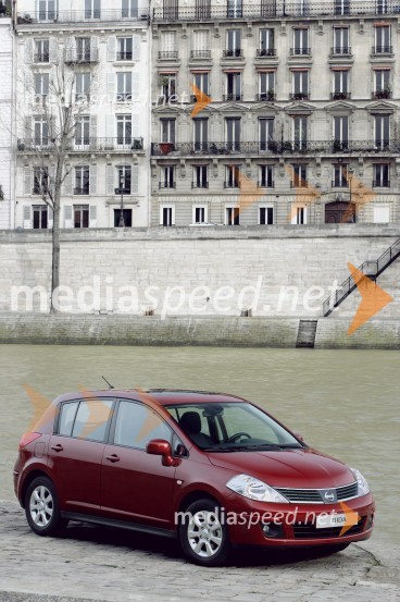 Nissan TiidaNissan Tiida