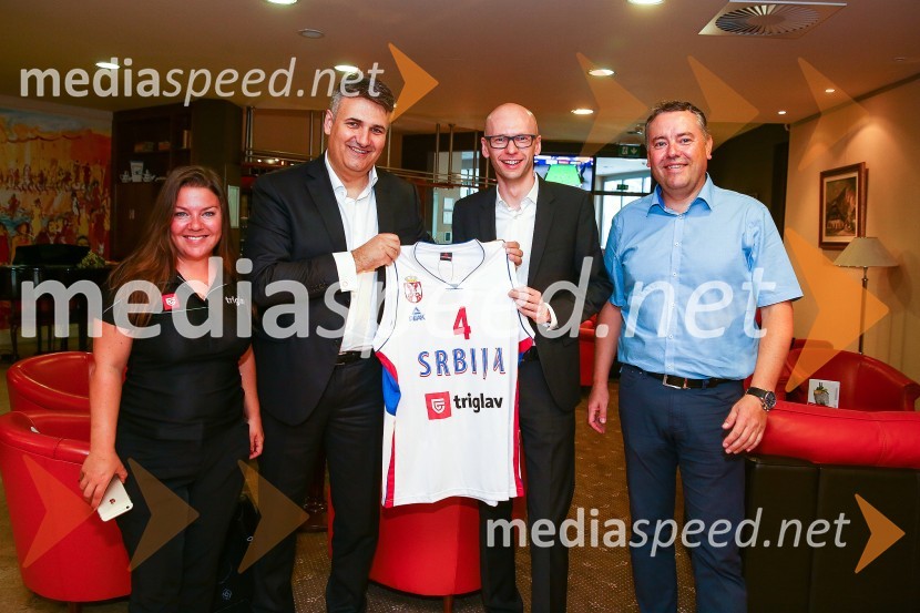  Tjaša Kolenc Filipčič, direktorica marketinga Zavarovalnica Triglav d.d.;  ... ;  Benjamin Jošar, član uprave, Zavarovalnica Triglav;  ... Podpis sponzorske pogodbe Košarkarsko zvezo Srbije in Skupino Triglav