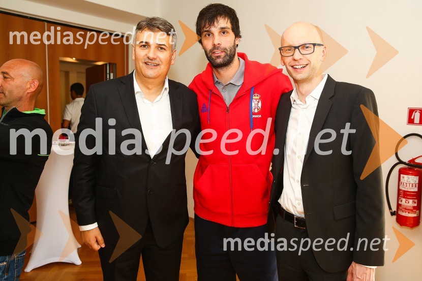  ... ;  ... ;  Benjamin Jošar, član uprave, Zavarovalnica TriglavPodpis sponzorske pogodbe Košarkarsko zvezo Srbije in Skupino Triglav