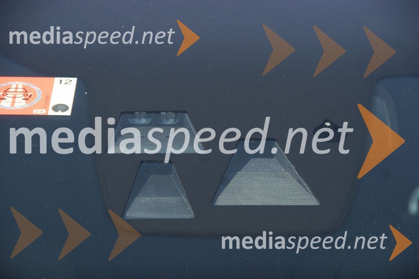 Ford Focus 1.0 EcoBoost 125 KM Titanium, radarski sistem na vetrobranskem stekluFord Focus 1.0 EcoBoost 125 KM Titanium, mediaspeed test