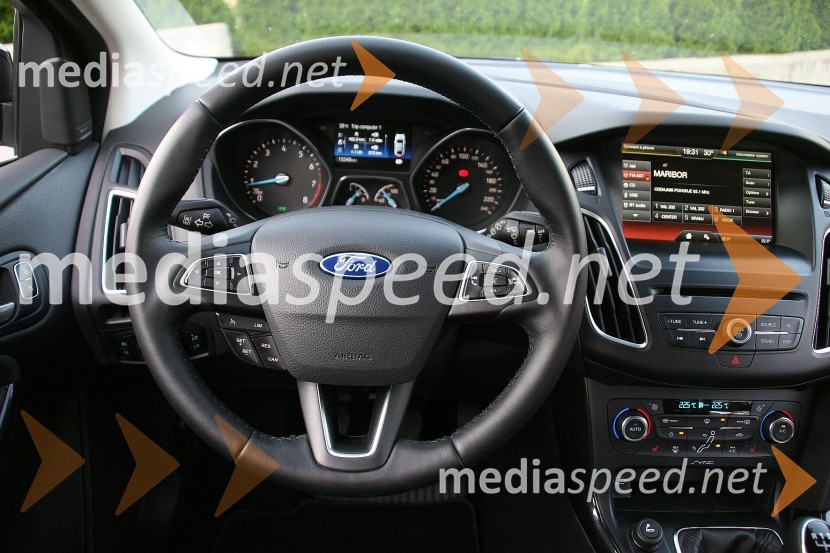 Ford Focus 1.0 EcoBoost 125 KM Titanium, notranjostFord Focus 1.0 EcoBoost 125 KM Titanium, mediaspeed test