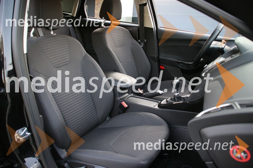 Ford Focus 1.0 EcoBoost 125 KM Titanium, sedeži spredajFord Focus 1.0 EcoBoost 125 KM Titanium, mediaspeed test