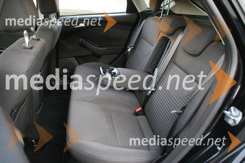 Ford Focus 1.0 EcoBoost 125 KM Titanium, sedeži zadajFord Focus 1.0 EcoBoost 125 KM Titanium, mediaspeed test