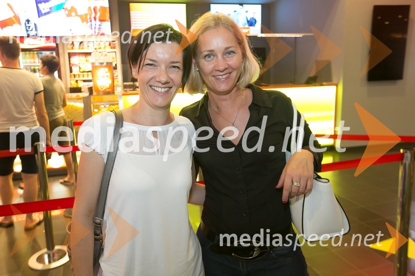  Andreja Purger, marketing Cineplexx;  Mateja Kodermac, vodja ključnih strank, CineplexxMinioni predpremierno v Kranju: Sobotni večer obarvan rumeno