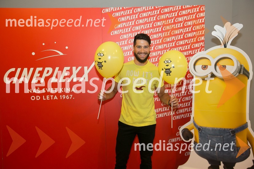  Uroš Bitenc, moderator, radio AntenaMinioni predpremierno v Kranju: Sobotni večer obarvan rumeno