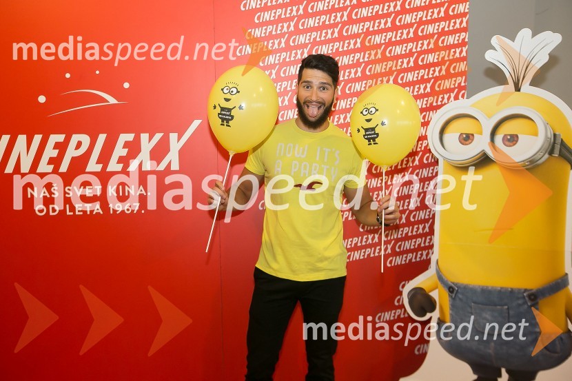  Uroš Bitenc, moderator, radio AntenaMinioni predpremierno v Kranju: Sobotni večer obarvan rumeno