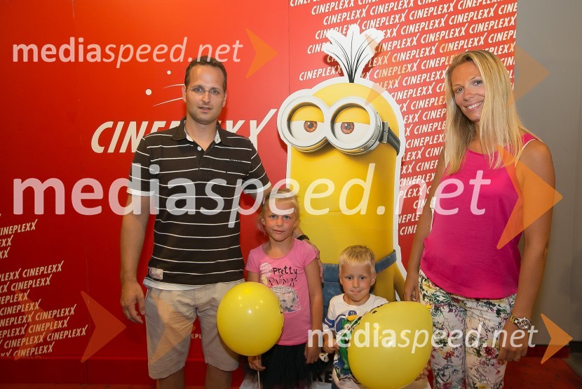  Jaka Ažman, direktor, Turizem Bled;  ... ;  ... ;  ... Minioni predpremierno v Kranju: Sobotni večer obarvan rumeno