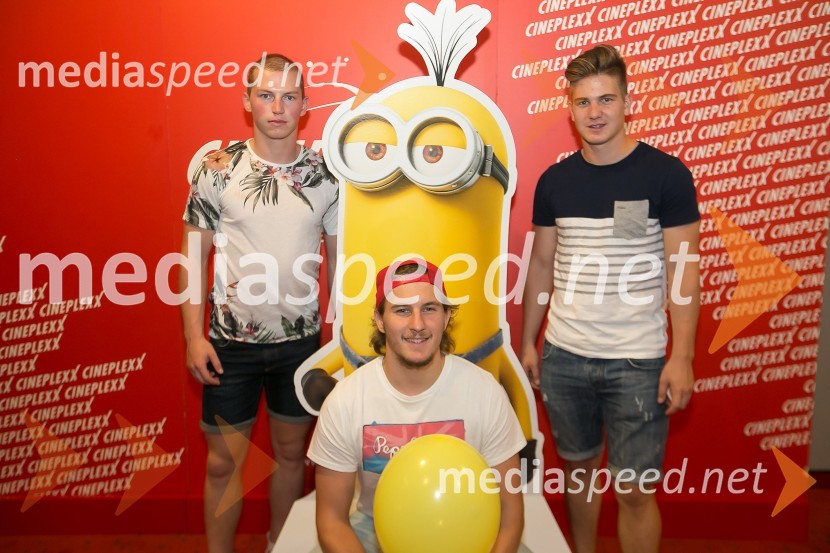  Miha Logar, hokejist, HDD Telemach Olimpija;  Tomaž Trelc, hokejist, HDD Telemach Olimpija;  ... Minioni predpremierno v Kranju: Sobotni večer obarvan rumeno