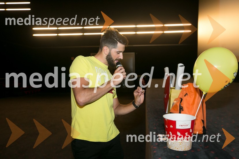  Uroš Bitenc, moderator, radio AntenaMinioni predpremierno v Kranju: Sobotni večer obarvan rumeno