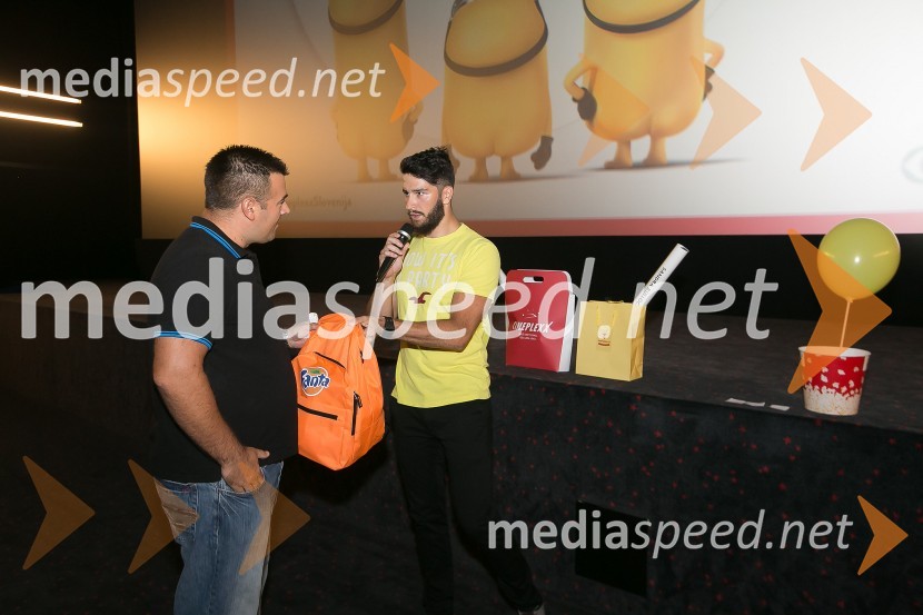  ... ;  Uroš Bitenc, moderator, radio AntenaMinioni predpremierno v Kranju: Sobotni večer obarvan rumeno