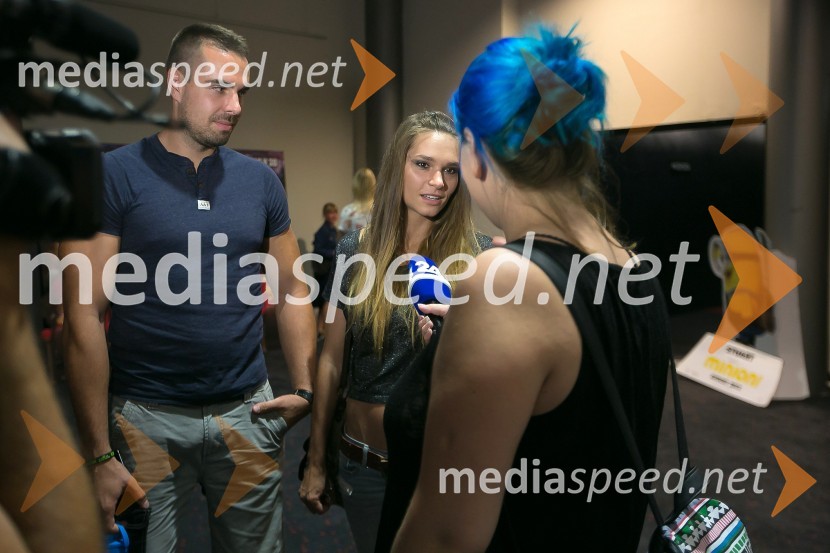  Črt Slavec, fotograf;  Nives Orešnik, Miss Slovenije 2012;  Tanja Divac, novinarkaMinioni predpremierno v Kranju: Sobotni večer obarvan rumeno