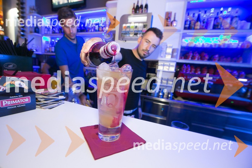 Predpremiera animiranega filma Minioni v Cineplexx KranjMinioni predpremierno v Kranju: Sobotni večer obarvan rumeno