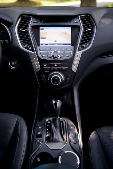 Hyundi Grand Santa Fe 2.2 CRDi 4WD Impression, notranjostHyundai Grand Santa Fe 2.2 CRDi 4WD Impression, mediaspeed test