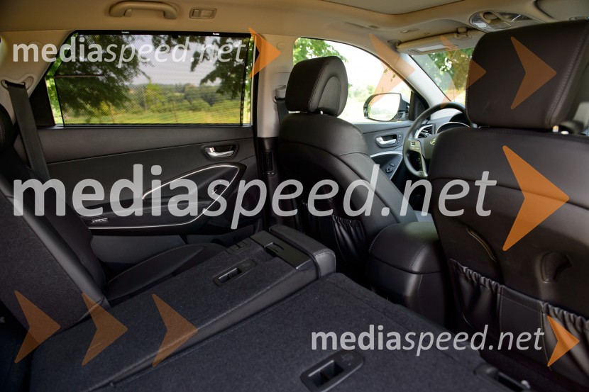 Hyundi Grand Santa Fe 2.2 CRDi 4WD Impression, deljena druga vrsta v razmerju 40:20:40Hyundai Grand Santa Fe 2.2 CRDi 4WD Impression, mediaspeed test