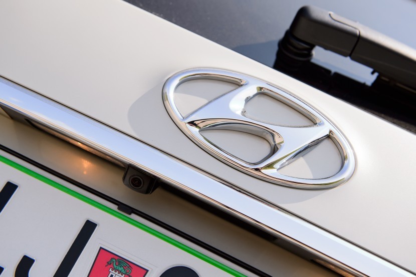 Hyundi Grand Santa Fe 2.2 CRDi 4WD Impression, logotipHyundai Grand Santa Fe 2.2 CRDi 4WD Impression, mediaspeed test
