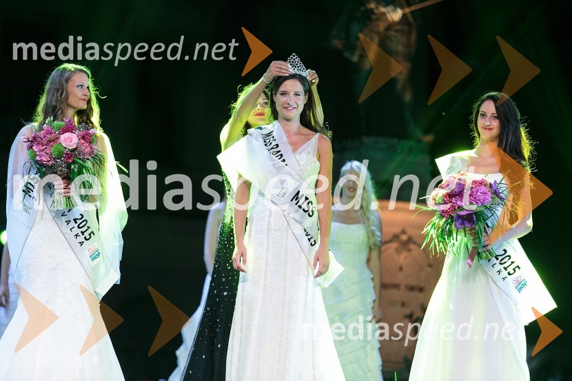  Anja Kamerički, 2. spremljevalka, Miss Turizma 2015;  Anja Antič, Miss Turizma 2015;  Zoja Limavšek, 1. spremljevalka, Miss Turizma 2015Miss Turizma 2015 je Anja Antič