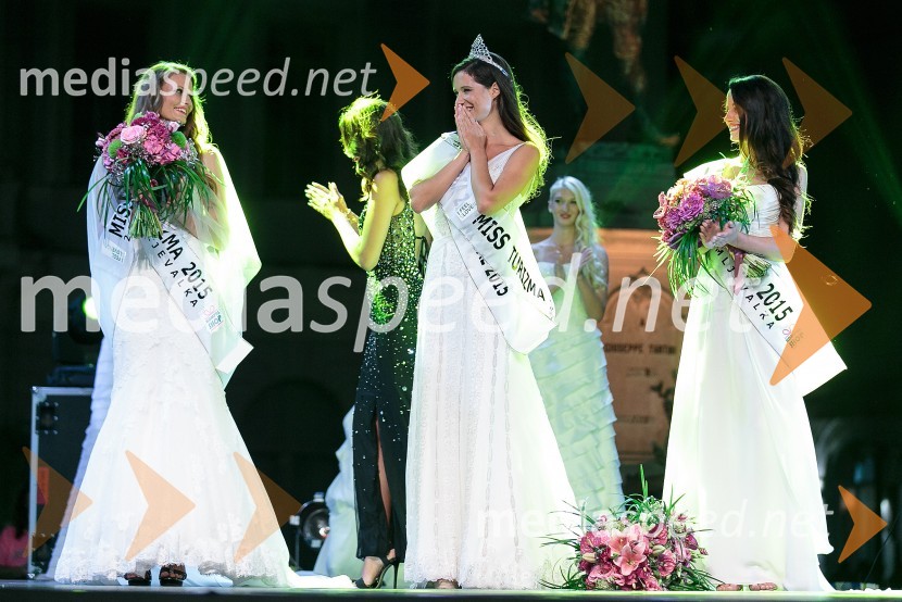  Anja Kamerički, 2. spremljevalka, Miss Turizma 2015;  Anja Antič, Miss Turizma 2015, druga spremljevalka Miss Alpe Adria;  Zoja Limavšek, 1. spremljevalka, Miss Turizma 2015Miss Turizma 2015 je Anja Antič