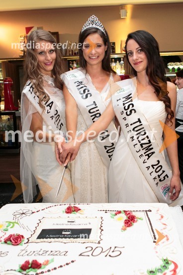  Anja Kamerički, 2. spremljevalka, Miss Turizma 2015;  Anja Antič, Miss Turizma 2015;  Zoja Limavšek, 1. spremljevalka, Miss Turizma 2015Miss Turizma 2015 je Anja Antič