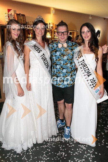  Anja Kamerički, 2. spremljevalka, Miss Turizma 2015;  Anja Antič, Miss Turizma 2015;  Klemen Bunderla, radijski voditelj, radio Aktual;  Zoja Limavšek, 1. spremljevalka, Miss Turizma 2015Miss Turizma 2015 je Anja Antič