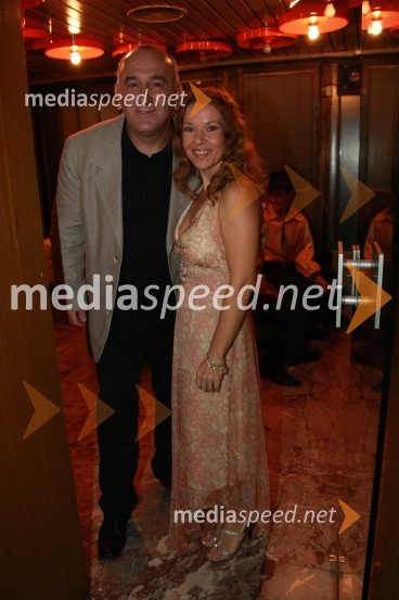 Vlado Poredoš, pevec in Regina Kogoj, pevkaFestival narečnih popevk 2007