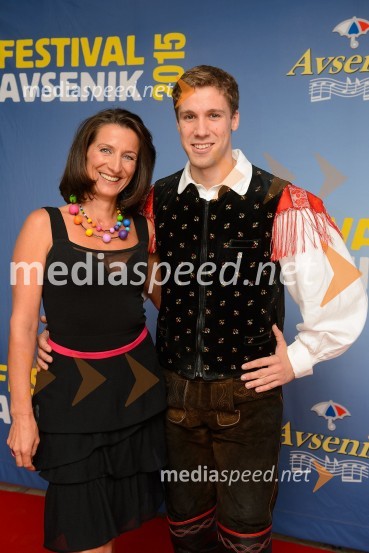  Betka Šuhel Mikolič, voditeljica;  Sašo Avsenik, glasbenik, Ansambel Saša AvsenikaFestival Avsenik 2015, petek