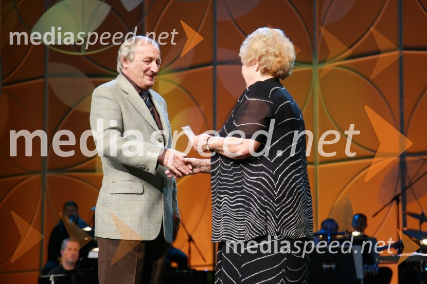 Tullio Možina, avtor besedila za skladbo Sinek muj (izvajalec Danijel Malalan) in dr. Zinka Zorko, akademska profesoricaFestival narečnih popevk 2007