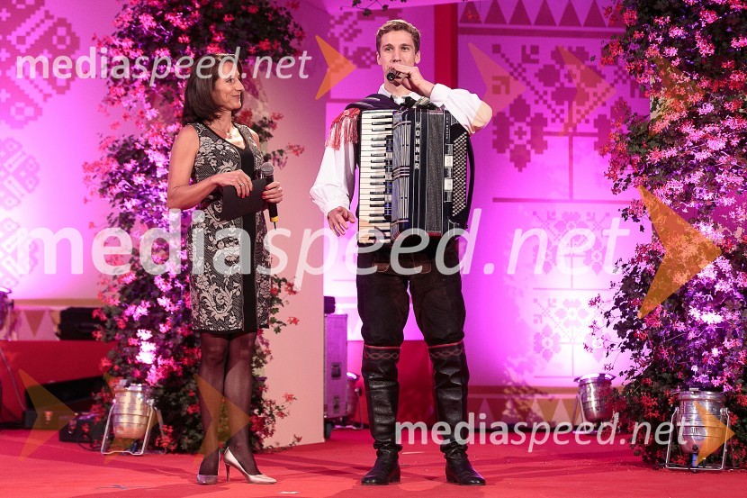  Betka Šuhel Mikolič, voditeljica;  Sašo Avsenik, glasbenik, Ansambel Saša AvsenikaFestival Avsenik 2015, sobota