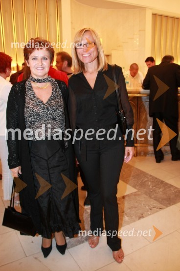 Mag. Polona Pivec, odg. urednica TV Maribor in Cvetka Žirovnik, pomočnica generalnega direktorja RTV Slovenija za organizacijo, kadre in izobraževanjeFestival narečnih popevk 2007