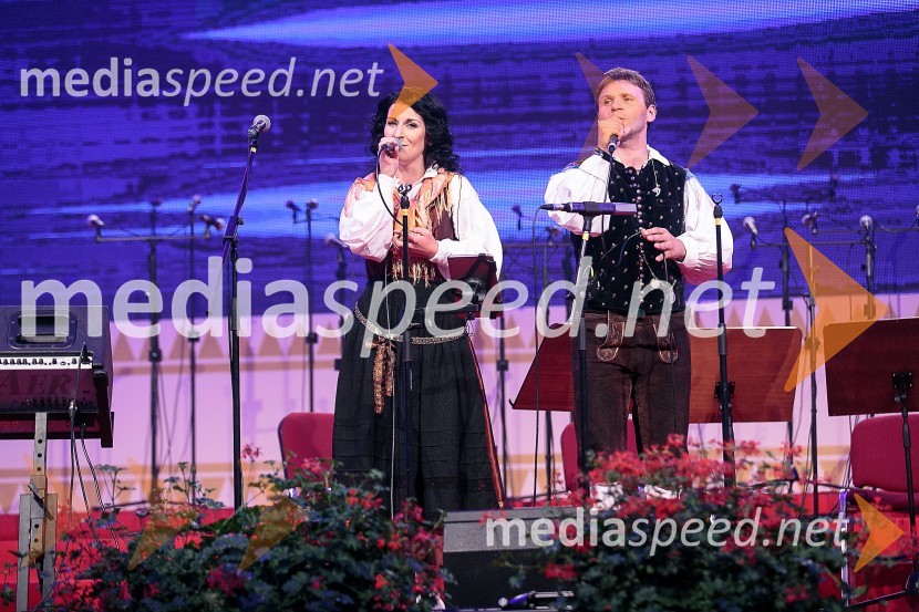  Maja Berce Podrekar, Ansambel Saša Avsenika;  Dejan Zupan, pevecFestival Avsenik 2015, sobota