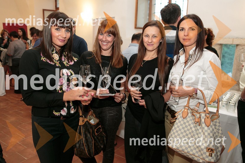  Lidija Mavretič, 1. vinska kraljica Slovenije;  ... ;  ... ;  ... Salon Traminec 2015