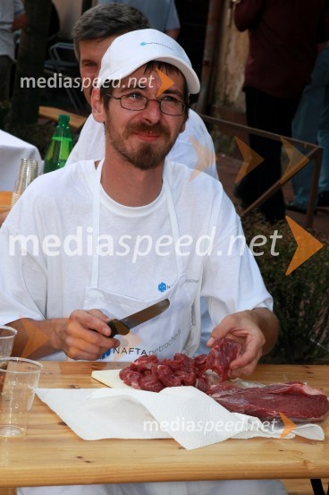 Rezanje mesa za bogračBogračfest 2007