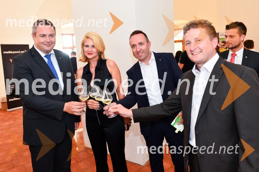 mag. Dejan Židan, minister za kmetijstvo, gozdarstvo in prehrano, predsednik stranke SD; mag. Norma Bale, pisateljica, direktorica Kultprotur;  Borut  Cvetko, kreativni direktor Mediaspeed;  Danilo Steyer, Hiša dišečega traminca SteyerSalon Traminec 2015